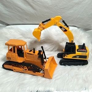 CAT & Double E Toy Vehicle Bundle CAT Works Double E Free Gift